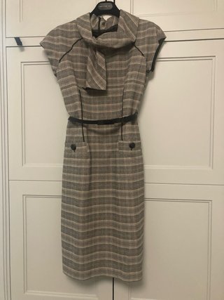 Vestido de cuadros beige y gris
