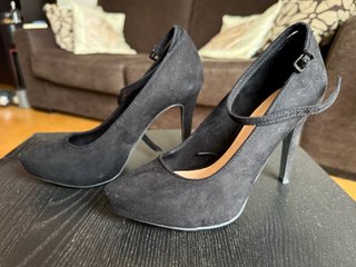 Zapatos de salón negros tacón alto