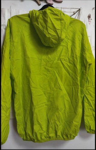 Chubasquero cortavientos POC verde