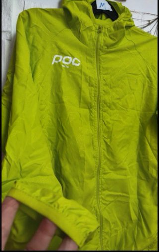 Chubasquero cortavientos POC verde