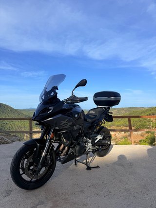 BMW F900XR Triple Black full equip
