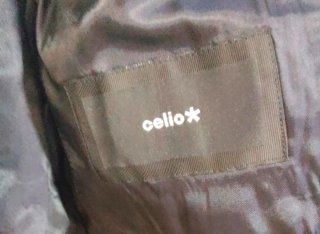 Traje moderno azul marino