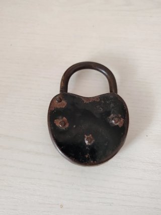 Candado antiguo con llave
