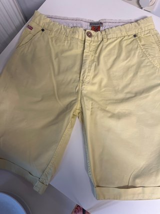 Bermudas Geographic Norway Amarillas