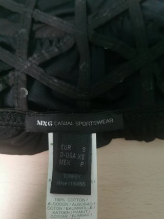 Top Negro con Tiras Cruzadas en Espalda