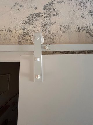 Puerta corredera blanca moderna