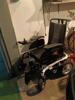 Silla de ruedas eléctrica muy buen estado.