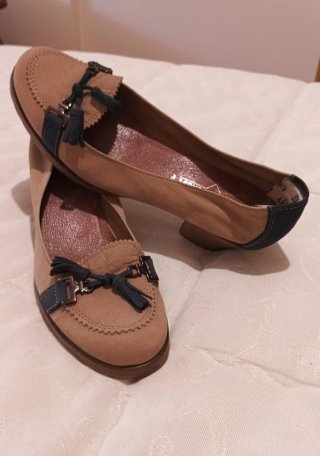 Zapatos de piel beige y azul