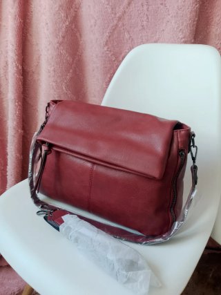 Bolso burdeo de piel sintética