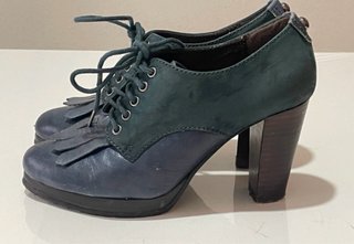 Zapatos Bimba y Lola Azul Plomo Tacón Oxford