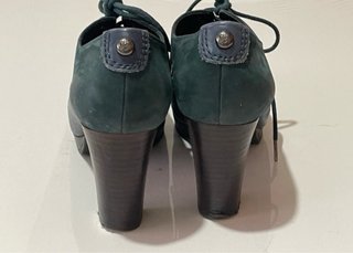 Zapatos Bimba y Lola Azul Plomo Tacón Oxford