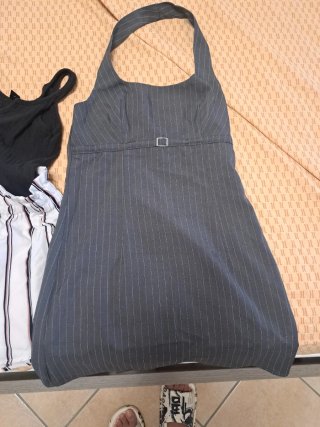 Abito Shein grigio a righe e tutina con pantalone