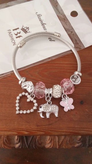 Pulsera con dijes de corazón, elefante y mariposa