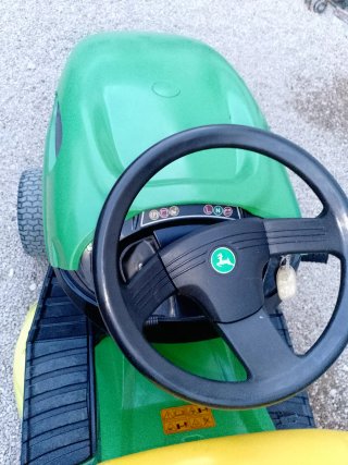 Tractor cortacésped John Deere LR135