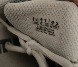 Zapatillas Kelme grises y verdes
