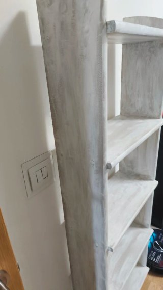 Estantería de madera acabado tiza