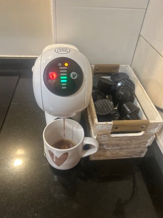 Cafetera Dolce Gusto Blanca y Negra