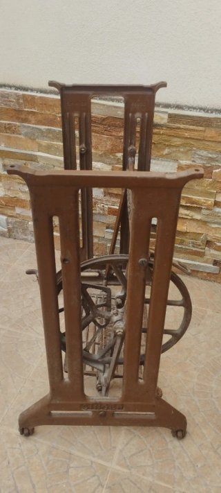 Pie de máquina de coser Singer