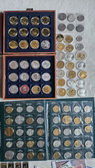 Monedas y billetes Reproducciones Leer descripcion