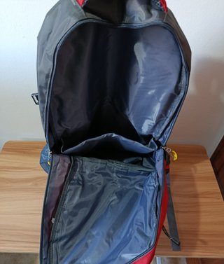 Mochila 60L impermeable roja para viaje nueva