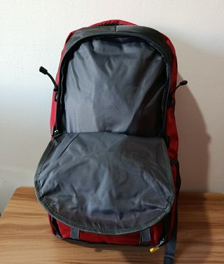 Mochila 60L impermeable roja para viaje nueva