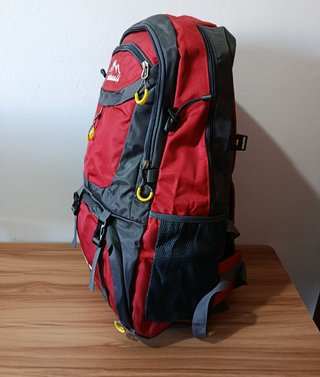 Mochila 60L impermeable roja para viaje nueva