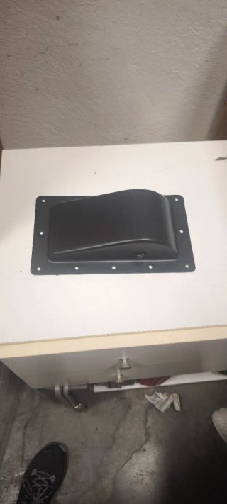 Asa empotrable Adam Hall para altavoces
