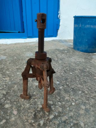 Dos extractores de rodamientos 3 patas