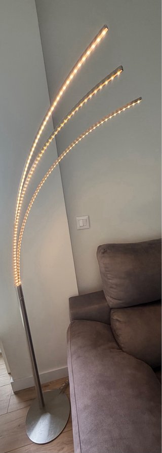 Lámpara de pie LED arco plateada