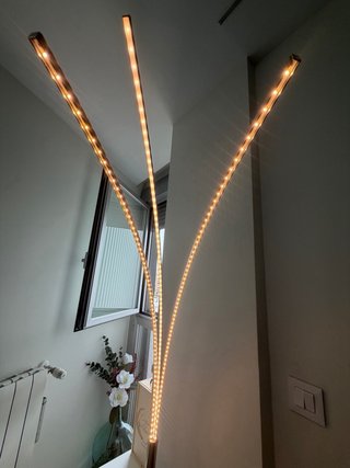 Lámpara de pie LED arco plateada