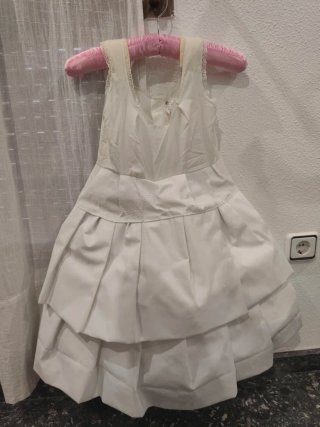 Vestido Huertana Fallera con manta morellana.