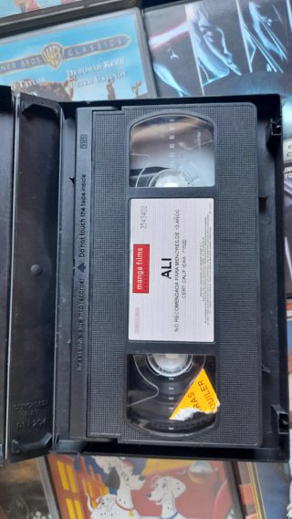 Lote 18 VHS: Ali, X-Men, Shrek y más