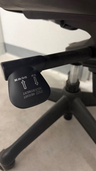 Silla de oficina naranja y negra