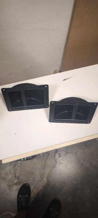 Asa metálica para altavoces