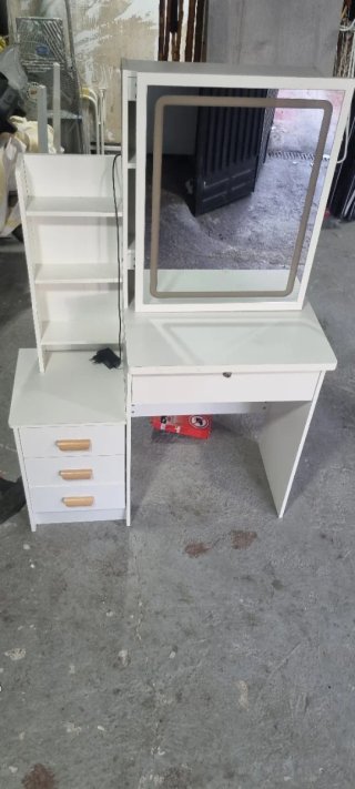 Tocador blanco con espejo