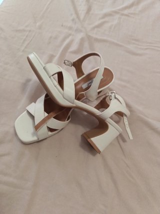 Sandalias blancas de tacón