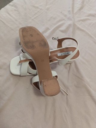 Sandalias blancas de tacón