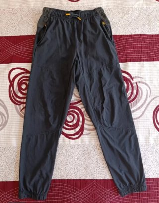 ZARA Pantalón deportivo T.11/12