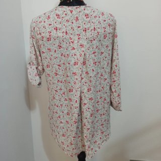 Camicetta a fiori bianca e rossa