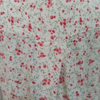 Camicetta a fiori bianca e rossa