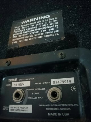 Altavoces Yamaha Negros
