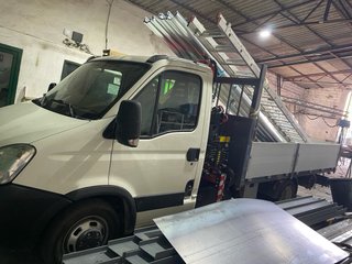 Camion pluma iveco daily