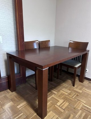 Tavolo da pranzo in legno e 6 sedie