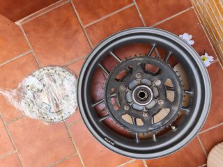 Llanta y disco freno trasero Tiger 800 2012