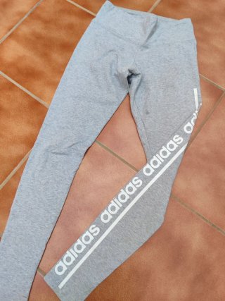 Mallas Adidas grises con logo