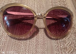Gafas de sol Guess doradas y rosas