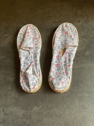 Alpargatas de esparto con flores