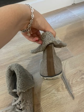 Zapatillas grises con forro de borreguito