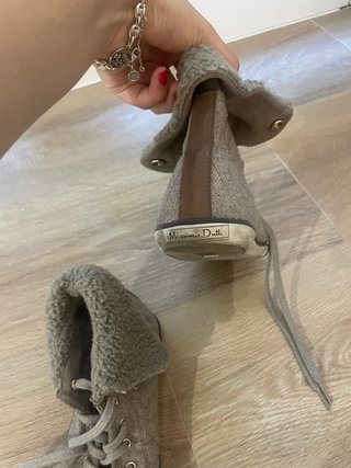 Zapatillas grises con forro de borreguito
