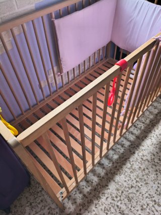 Cuna de madera para bebé